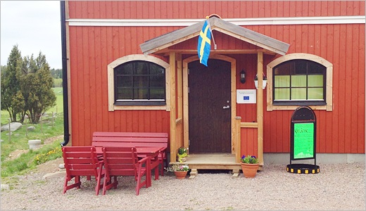 Entrén till Vinnersjö Gårds gårdsbutik
