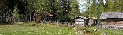 Montering av gärdesgård på Vinnersjö Gård
